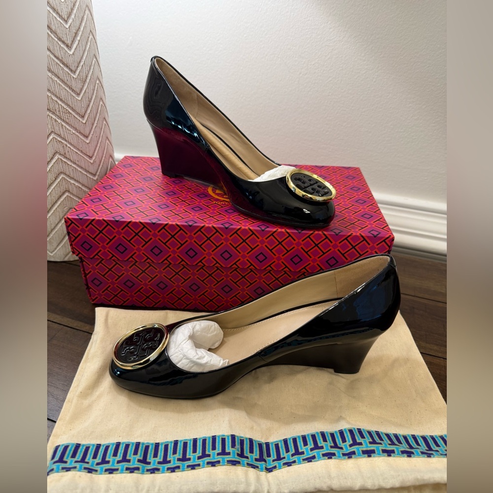 NEW Tory Burch Black Patent Leather Wedges size 6.5